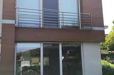 Balıkesir villa kapılarına özel plise sineklik uygulaması